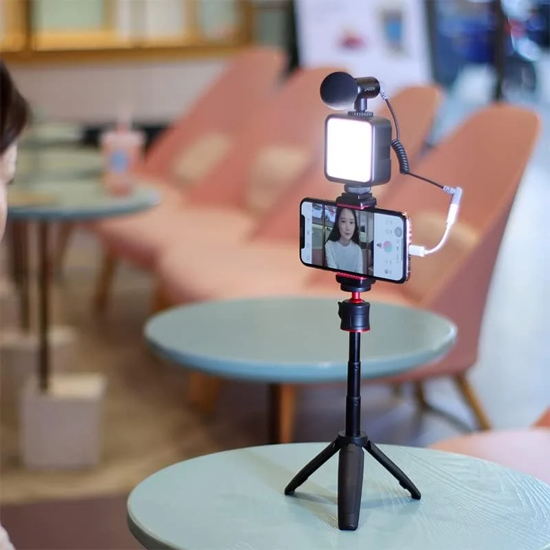 AECAM - کیت سه پایه قابل افزایش ULANZI ST-07 با نور ویدئویی LED قابل تنظیم، مناسب برای تولید محتوای ویدیویی، کنفرانس آنلاین و پخش زنده در یوتیوب (خاکستری) AECAM - کیت سه پایه قابل افزایش ULANZI ST-07 با نور ویدئویی LED قابل تنظیم، مناسب برای تولید محتوای ویدیویی، کنفرانس آنلاین و پخش زنده در یوتیوب (خاکستری)