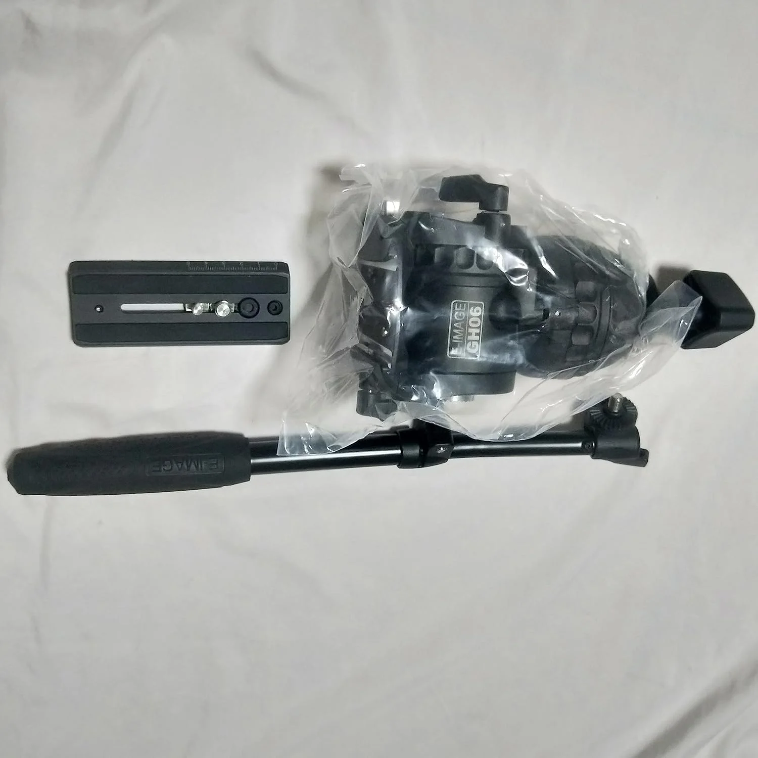 AECAM - سر سه پایه هیدرولیک E-IMAGE GH06 با تحمل وزن 6 کیلوگرم و کاسه 75 میلیمتری به همراه سه پایه EI-7004 GC752 AECAM - سر سه پایه هیدرولیک E-IMAGE GH06 با تحمل وزن 6 کیلوگرم و کاسه 75 میلیمتری به همراه سه پایه EI-7004 GC752