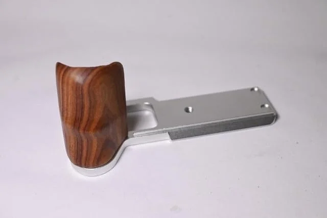 AECAM - دسته گریپ چوبی آبنوس فوق سبک نوع L به همراه صفحه سه پایه و سر توپی برای دوربین های فوجی فیلم XT2 XT3 X-T3 (زرد) AECAM - دسته گریپ چوبی آبنوس فوق سبک نوع L به همراه صفحه سه پایه و سر توپی برای دوربین های فوجی فیلم XT2 XT3 X-T3 (زرد)