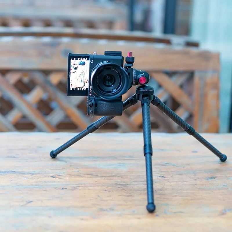 AECAM - سه پایه فیبر کربنی تاشو ULANZI MT-28 با سر توپی فلزی، دارای کفشک سرد و پیچ 1/4، سه پایه قابل حمل برای ولاگ (U-120) AECAM - سه پایه فیبر کربنی تاشو ULANZI MT-28 با سر توپی فلزی، دارای کفشک سرد و پیچ 1/4، سه پایه قابل حمل برای ولاگ (U-120)