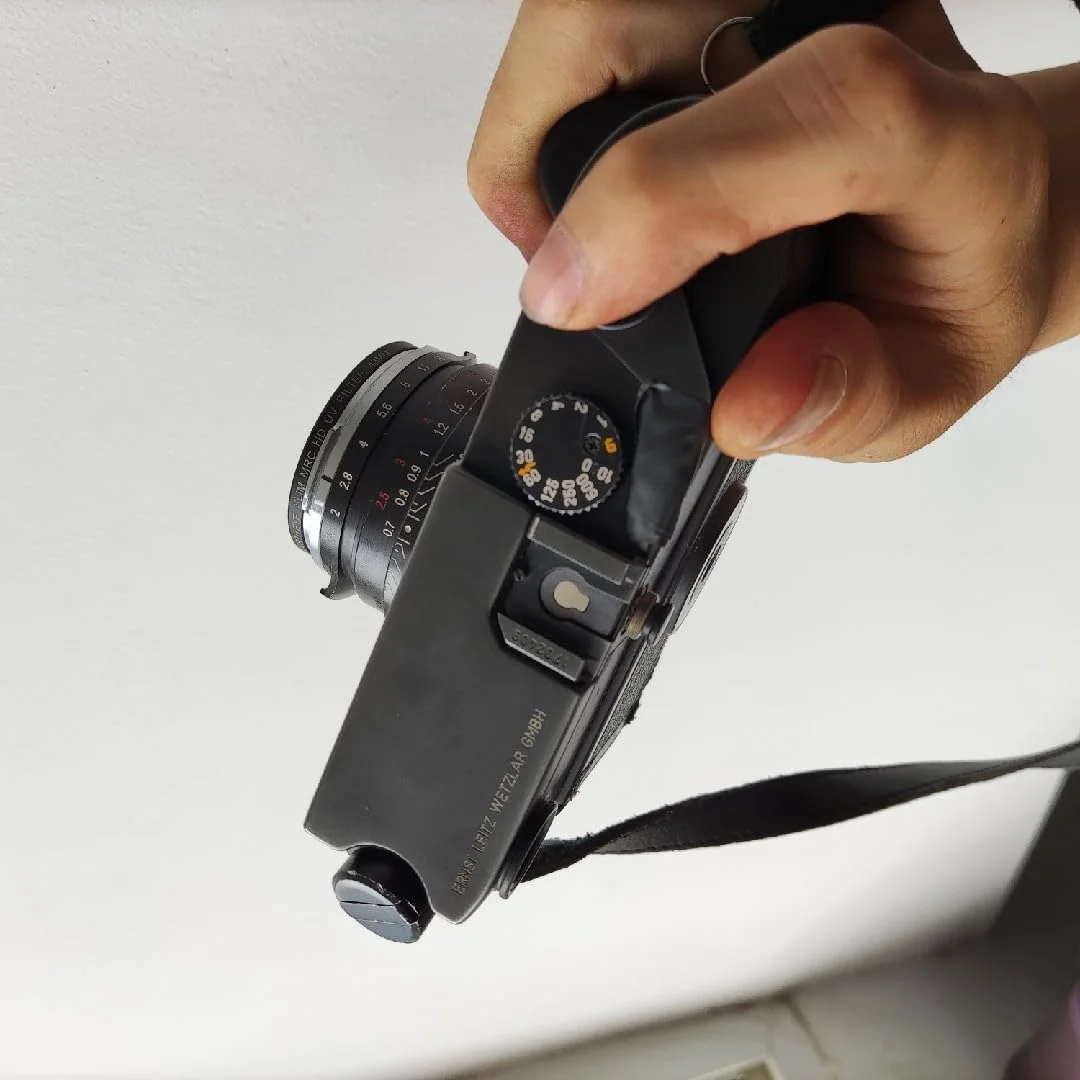 AECAM - براکت L شکل چوبی آبنوس فوق سبک جدید، پایه صفحه هد توپی سه پایه و دسته گریپ برای دوربین های LEICAs M6 M7 MP (مشکی) AECAM - براکت L شکل چوبی آبنوس فوق سبک جدید، پایه صفحه هد توپی سه پایه و دسته گریپ برای دوربین های LEICAs M6 M7 MP (مشکی)