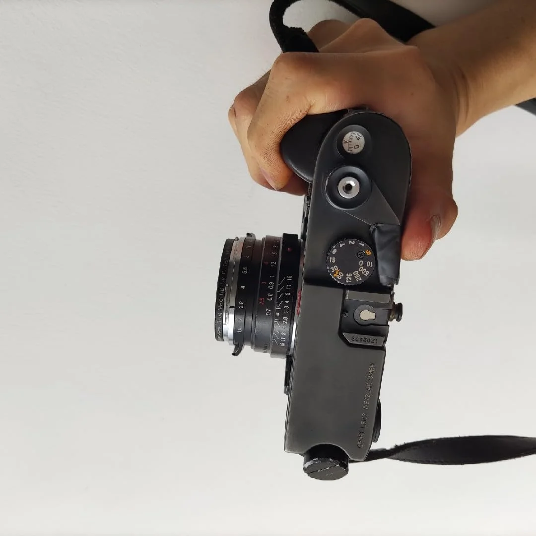 AECAM - براکت L شکل چوبی آبنوس فوق سبک جدید، پایه صفحه هد توپی سه پایه و دسته گریپ برای دوربین های LEICAs M6 M7 MP (مشکی) AECAM - براکت L شکل چوبی آبنوس فوق سبک جدید، پایه صفحه هد توپی سه پایه و دسته گریپ برای دوربین های LEICAs M6 M7 MP (مشکی)