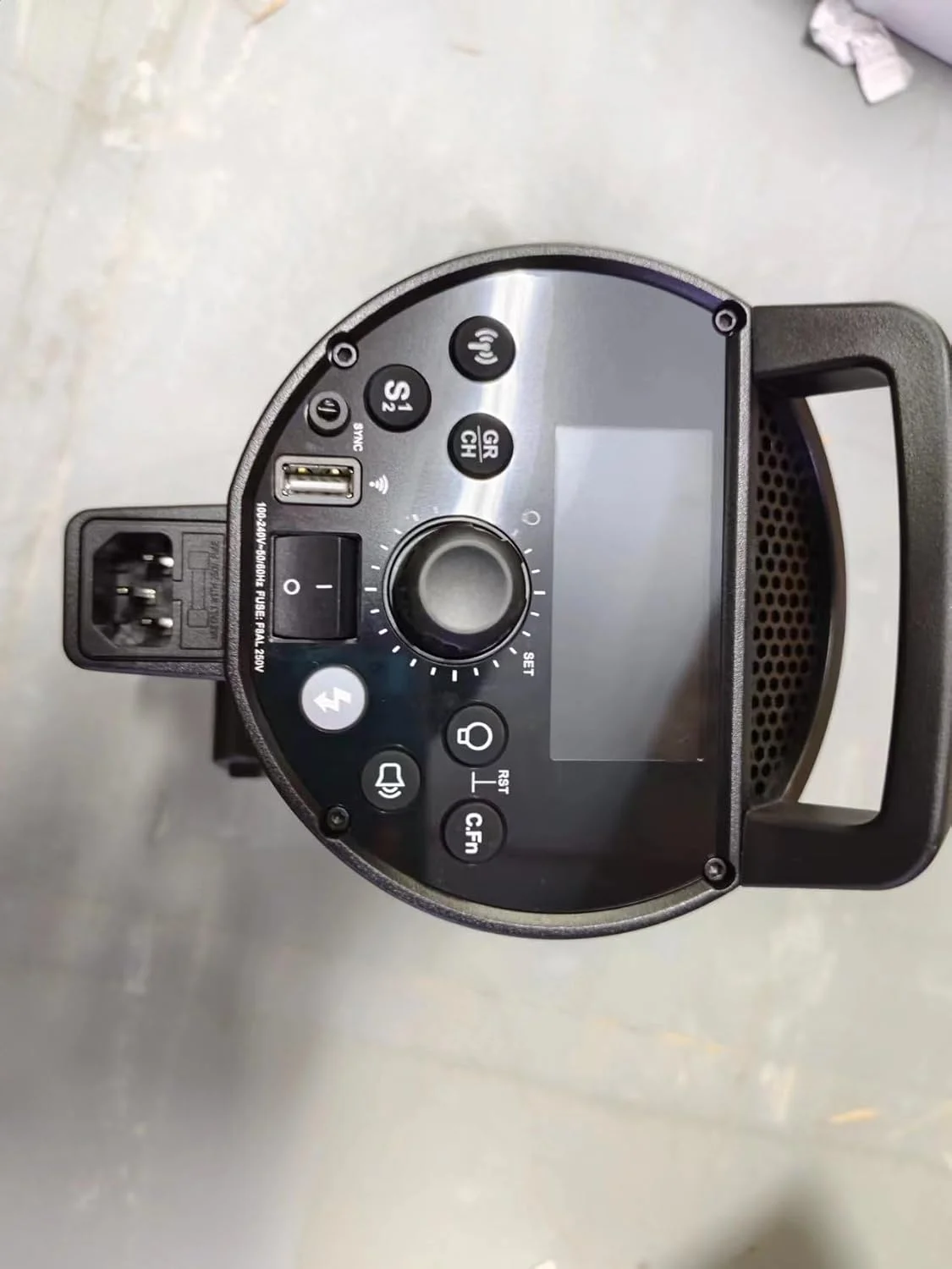 فلاش استودیویی ارتقا یافته گودکس DP400III-V با توان 400 وات، عدد راهنمای 87، دمای رنگی 5600±200K، بیسیم 2.4G، مانت بوئنز یکپارچه، مناسب برای عکاسی عروسی، پرتره، فشن و تبلیغاتی فلاش استودیویی ارتقا یافته گودکس DP400III-V با توان 400 وات، عدد راهنمای 87، دمای رنگی 5600±200K، بیسیم 2.4G، مانت بوئنز یکپارچه، مناسب برای عکاسی عروسی، پرتره، فشن و تبلیغاتی