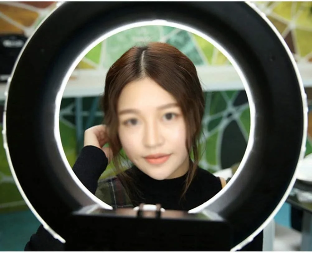 نور مکمل موبایل EWORLD برای عکاسی، چراغ حلقه ای با دوشاخه آمریکایی (بدون سه پایه) نور مکمل موبایل EWORLD برای عکاسی، چراغ حلقه ای با دوشاخه آمریکایی (بدون سه پایه)