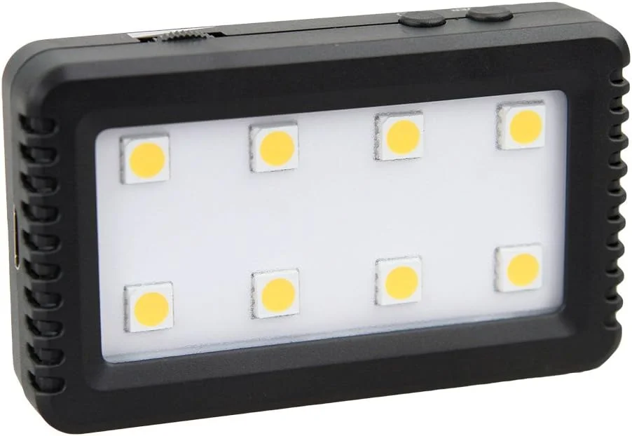چراغ LED کوچک قابل تنظیم JJC LED-8 با آداپتور هات شو استاندارد و آداپتور هدفون جک 3.5 میلی متری برای دوربین فیلمبرداری، آیفون، آیپد، چراغ صفحه کلید لپ تاپ