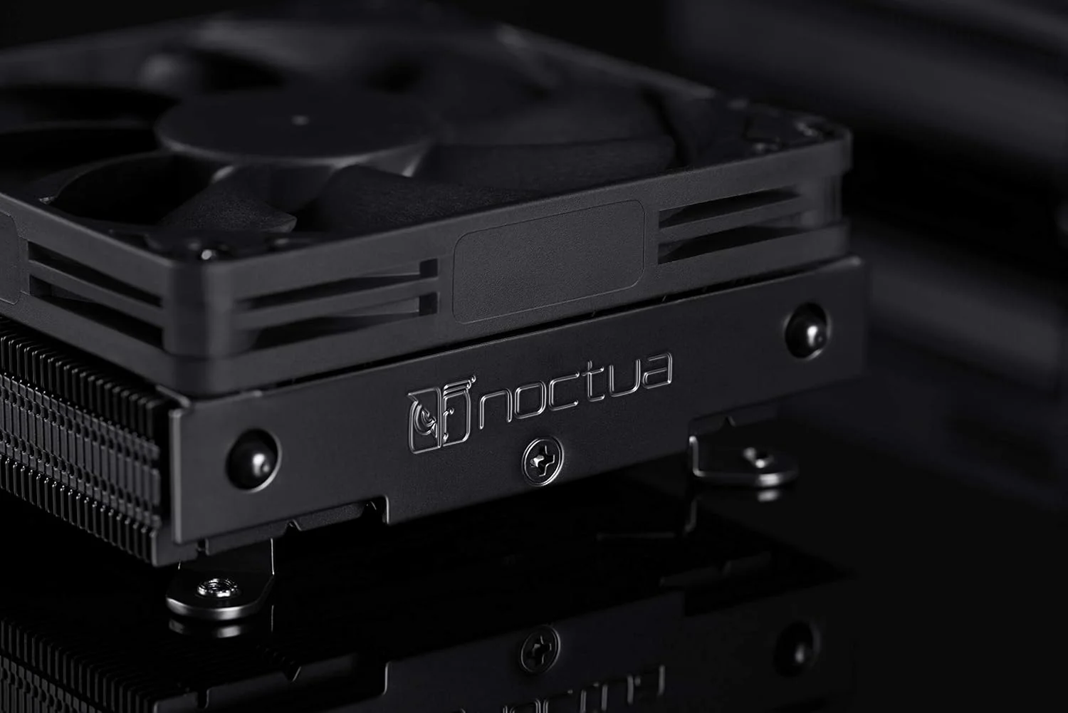 خنک کننده پردازنده کم ارتفاع ممتاز Noctua NH-L9i-17xx chromax.black برای Intel LGA1700 (مشکی)