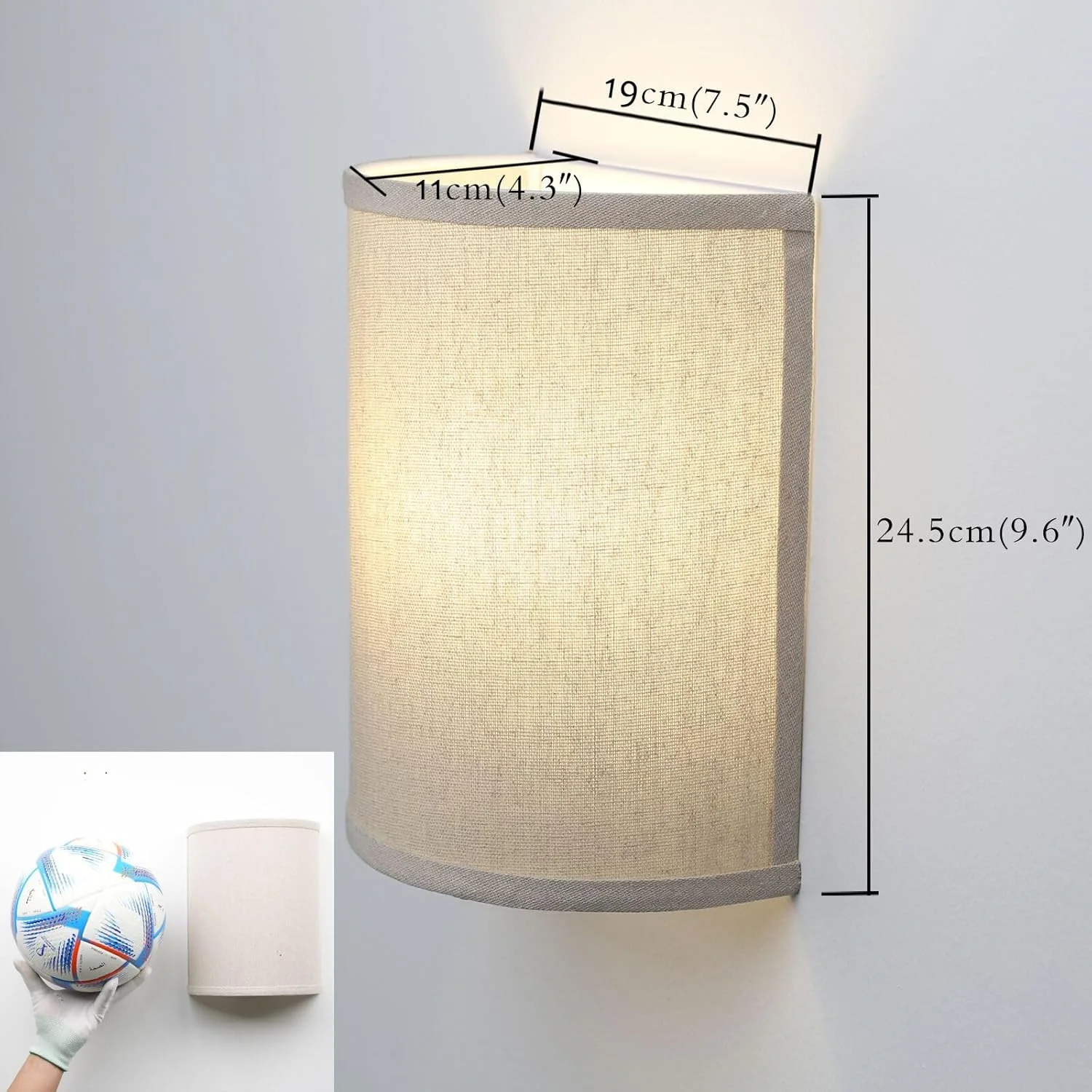 چراغ دیواری تکی پرمو با سبک صنعتی و قدیمی، مناسب کنار تخت، دارای سایه پارچه ای نیم استوانه ای، مناسب برای مطالعه، اتاق خواب، نشیمن، غذاخوری و هتل (کتان)