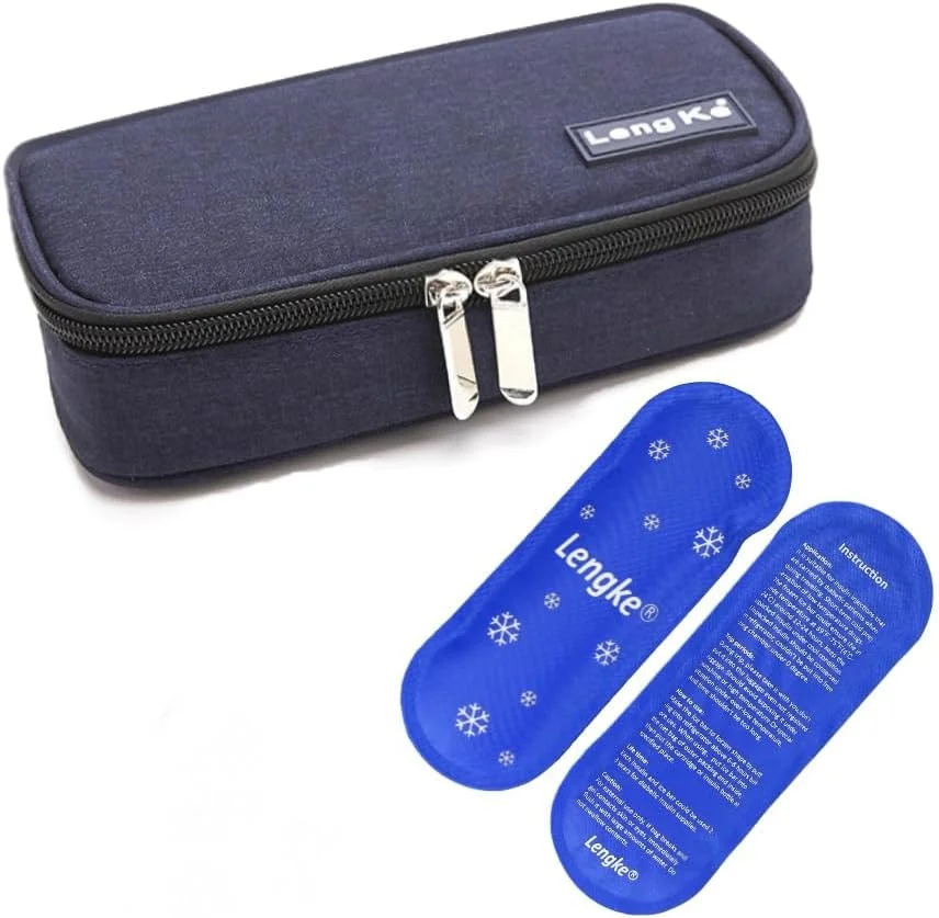 کیف حمل انسولین، کیف انسولین، کیف خنک کننده مسافرتی انسولین، خنک کننده قابل حمل انسولین، گرم کننده انسولین با 2 بسته یخ قابل استفاده مجدد برای قلم های انسولین و سایر لوازم دیابتی (آبی تیره) کیف حمل انسولین، کیف انسولین، کیف خنک کننده مسافرتی انسولین، خنک کننده قابل حمل انسولین، گرم کننده انسولین با 2 بسته یخ قابل استفاده مجدد برای قلم های انسولین و سایر لوازم دیابتی (آبی تیره)