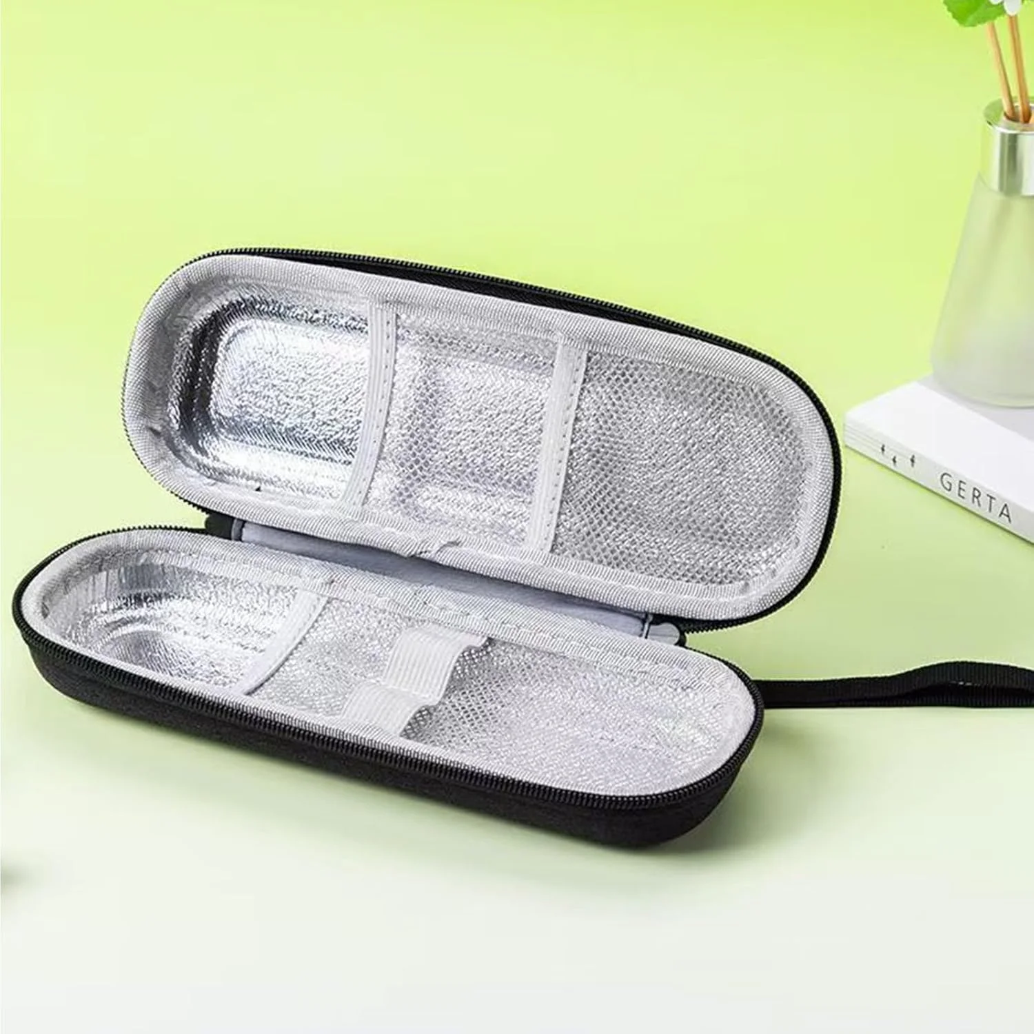 کیف خنک نگهدارنده انسولین، کیف مسافرتی، کیف دارویی دیابتی، کیف برای دارو، کیف حرارتی برای قلم ها، لوازم جانبی دیابتی، سرنگ ها، مسافرت، کیف دیابتی، مشکی