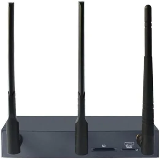سیستم تلفن ویپ IP PBX دینستار UC120-2O