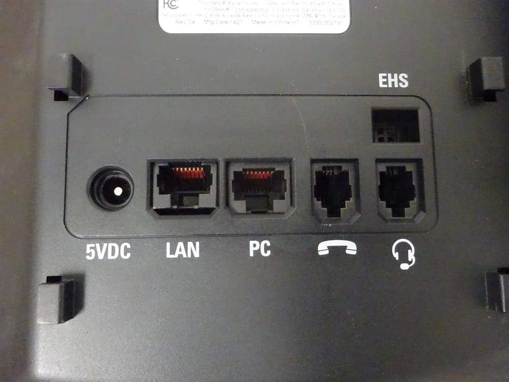 تلفن تحت شبکه ۲ خطی Digium D40 با کیفیت صدای HD و صفحه نمایش دارای نور پس زمینه تلفن تحت شبکه ۲ خطی Digium D40 با کیفیت صدای HD و صفحه نمایش دارای نور پس زمینه