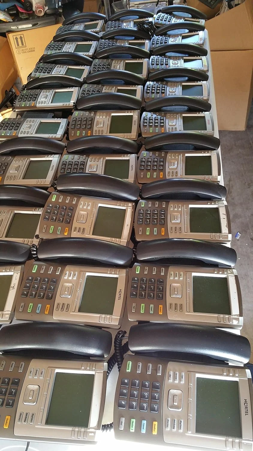 تلفن تحت شبکه نورتل مدل 1140E به همراه دکمه های آیکون دار - بدون منبع تغذیه - رنگ گرافیت تلفن تحت شبکه نورتل مدل 1140E به همراه دکمه های آیکون دار - بدون منبع تغذیه - رنگ گرافیت