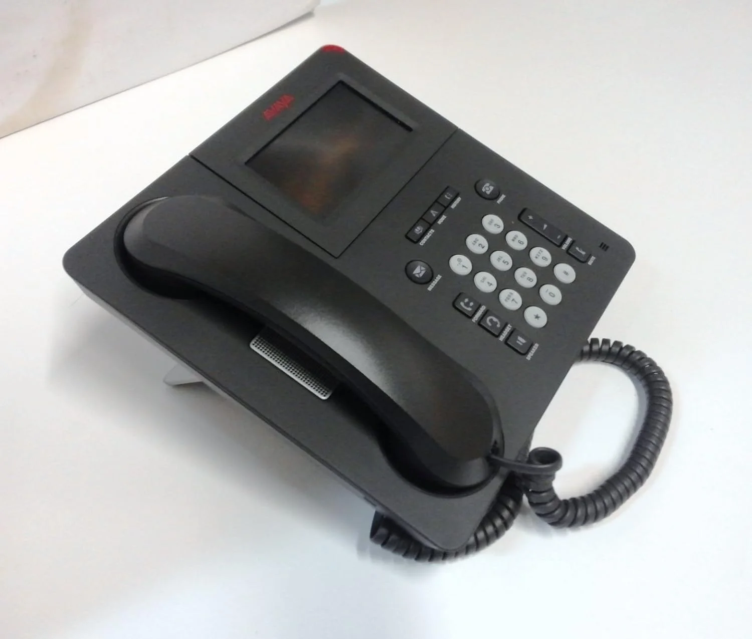 تلفن آی پی آوایا 9621G تلفن آی پی آوایا 9621G