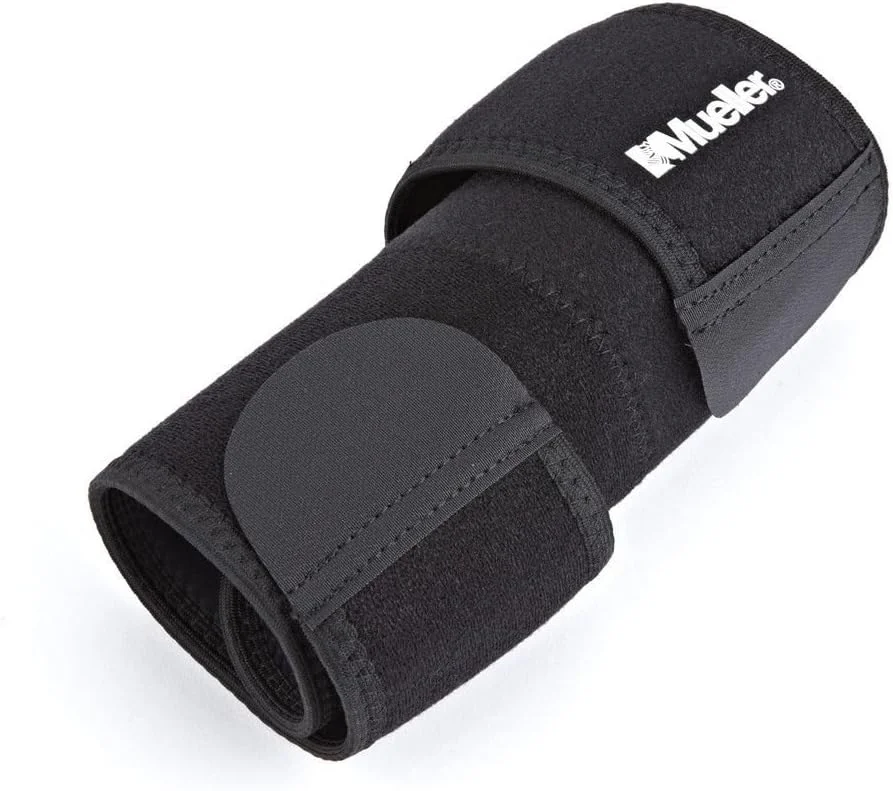 آرنج بند نئوپرن قابل تنظیم Mueller Sports Medicine، بند حمایتی تسکین دهنده درد آرنج برای مردان و زنان، برای تنیس، گلف، نقاشی، کار در کارخانه و موارد دیگر، مشکی، سایز آزاد