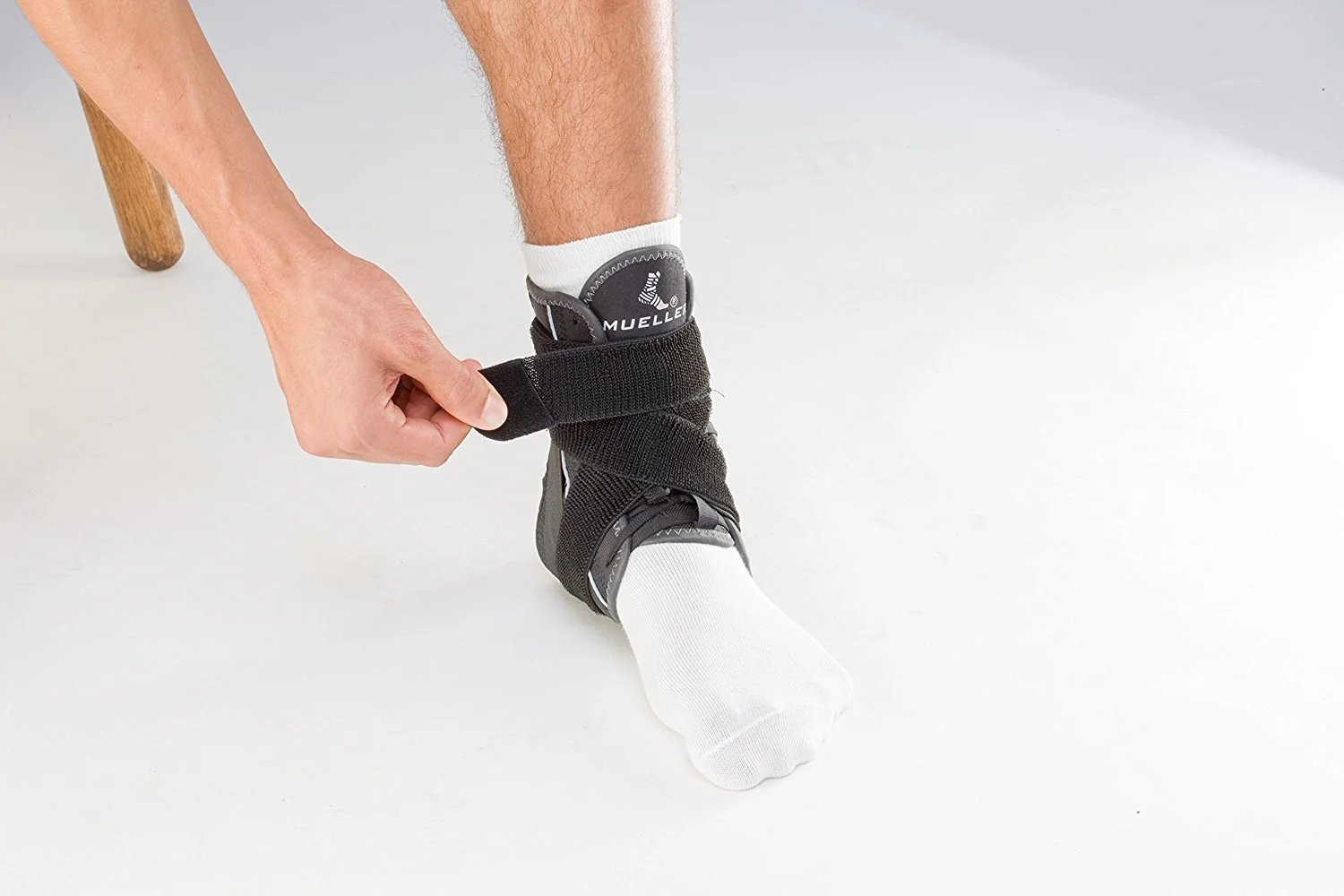 مچ بند طبی نرم و ممتاز Mueller Sports Medicine HG80، سایز خیلی بزرگ، 0.23 کیلوگرم مچ بند طبی نرم و ممتاز Mueller Sports Medicine HG80، سایز خیلی بزرگ، 0.23 کیلوگرم