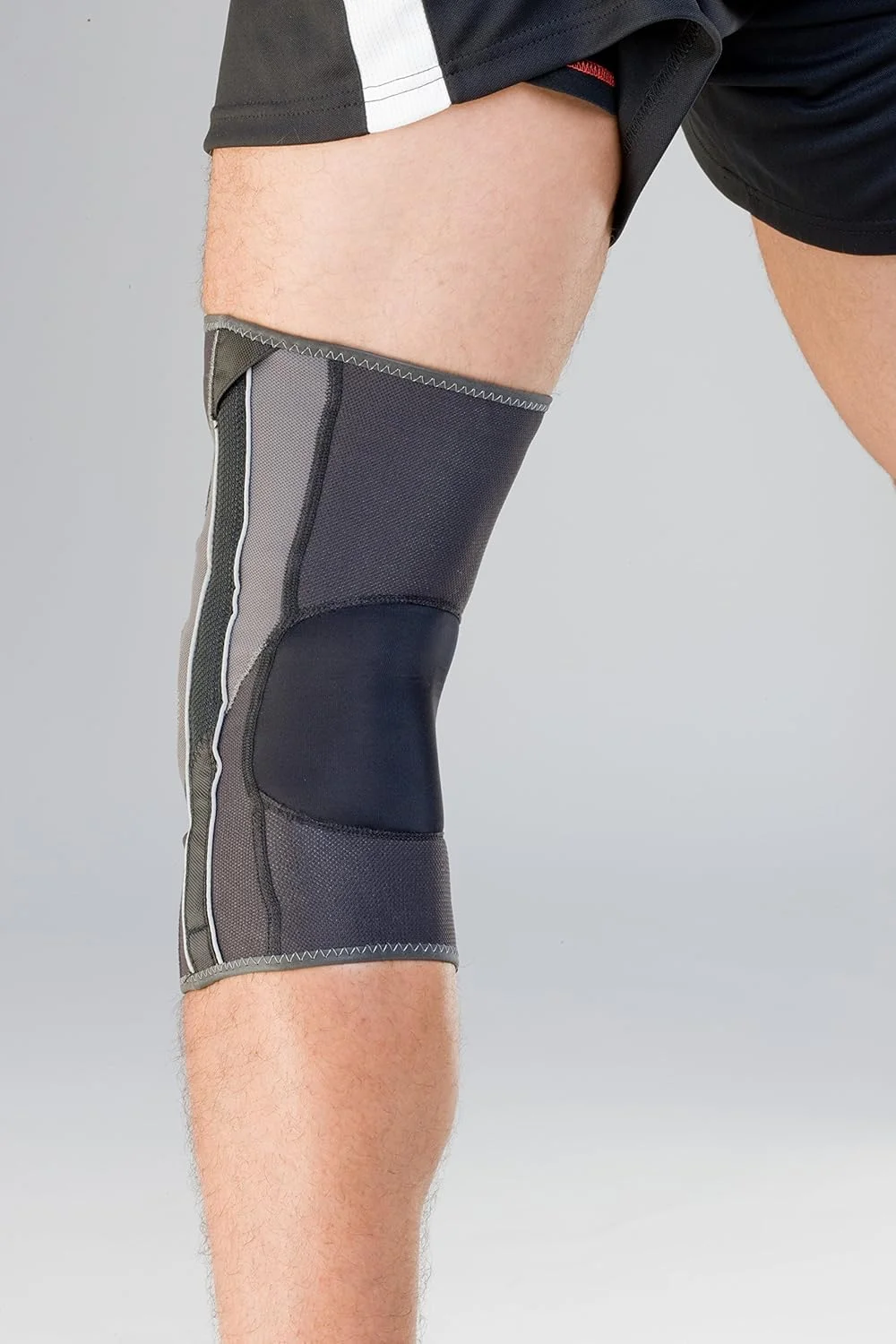 محافظ زانو طبی ورزشی میولر مدل HG80 Premium، سایز مدیوم، 0.3 کیلوگرم محافظ زانو طبی ورزشی میولر مدل HG80 Premium، سایز مدیوم، 0.3 کیلوگرم