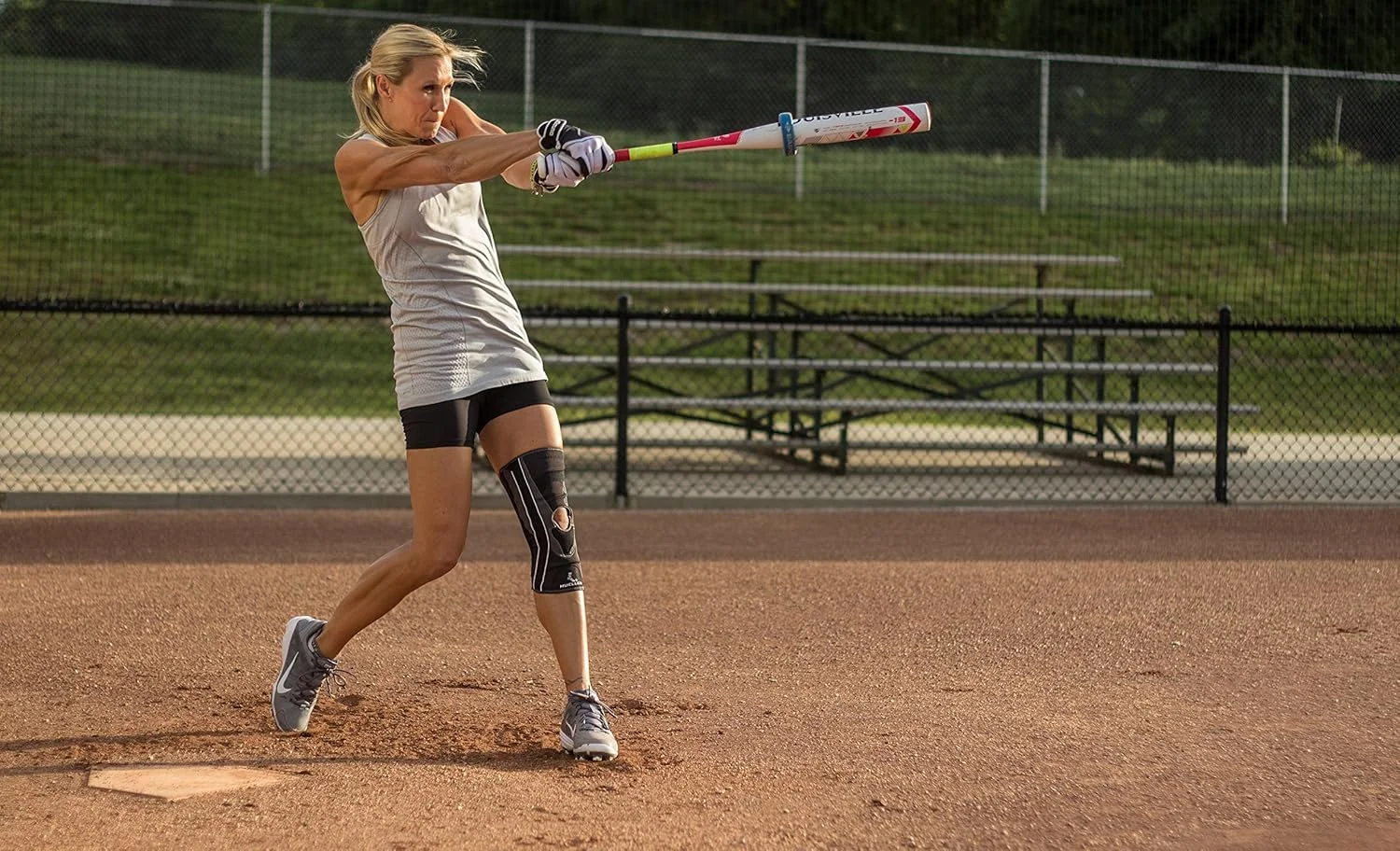 محافظ زانو طبی ورزشی میولر مدل HG80 Premium، سایز مدیوم، 0.3 کیلوگرم محافظ زانو طبی ورزشی میولر مدل HG80 Premium، سایز مدیوم، 0.3 کیلوگرم