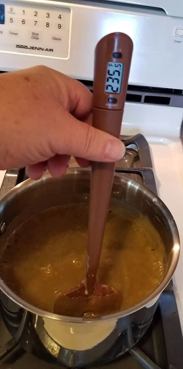 دماسنج شکلات و آبنبات SHOWAY، دماسنج دیجیتالی با میله بلند و خوانا، برای اندازه گیری دمای مواد غذایی حین هم زدن در آشپزی، پخت، باربیکیو، تهیه سس و مربا دماسنج شکلات و آبنبات SHOWAY، دماسنج دیجیتالی با میله بلند و خوانا، برای اندازه گیری دمای مواد غذایی حین هم زدن در آشپزی، پخت، باربیکیو، تهیه سس و مربا