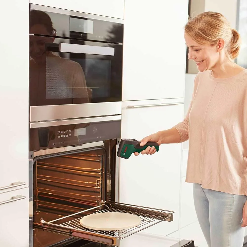 دماسنج مادون قرمز بوش مدل UniversalTemp (-30°C تا +500°C، اندازه گیری آسان و دقیق، 3 گروه مواد از پیش تعریف شده، در جعبه) دماسنج مادون قرمز بوش مدل UniversalTemp (-30°C تا +500°C، اندازه گیری آسان و دقیق، 3 گروه مواد از پیش تعریف شده، در جعبه)