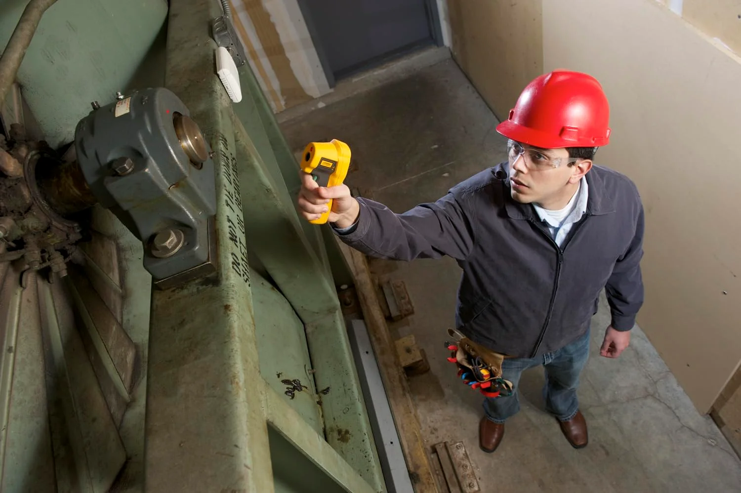 دماسنج مادون قرمز تک لیزری فلوک با نسبت فاصله 12:1، حداکثر 62 دماسنج مادون قرمز تک لیزری فلوک با نسبت فاصله 12:1، حداکثر 62