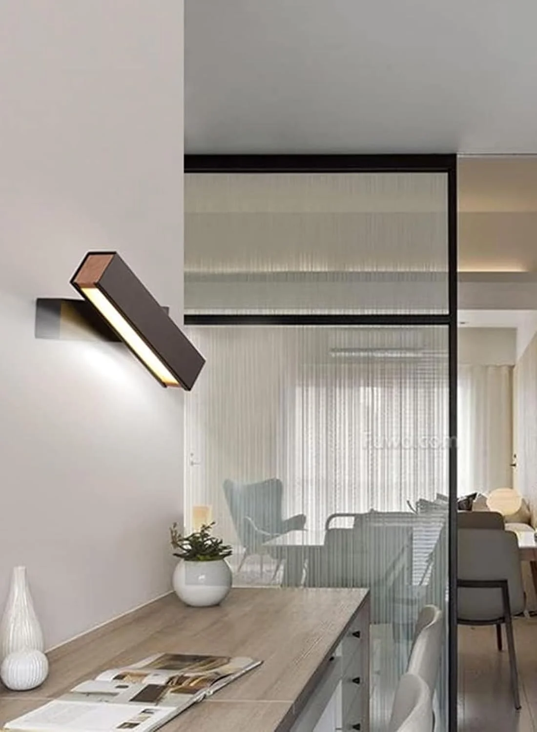 چراغ دیواری چوبی با نور گرم (3000K)، چراغ دیواری LED مدرن و ساده کنار تختی، چراغ دیواری چوبی قابل چرخش 270 درجه، قابل نصب روی دیوار یا سقف، مناسب برای اتاق نشیمن، مشکی چراغ دیواری چوبی با نور گرم (3000K)، چراغ دیواری LED مدرن و ساده کنار تختی، چراغ دیواری چوبی قابل چرخش 270 درجه، قابل نصب روی دیوار یا سقف، مناسب برای اتاق نشیمن، مشکی