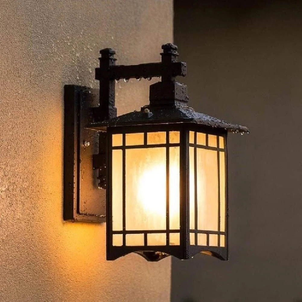 چراغ دیواری بیرونی ضد آب، چراغ ایوان، جعبه فلزی مربعی 33 سانتی‌متری، چراغ دیواری مشکی بیرونی، فانوس شیشه‌ای مات به سبک ژاپنی، راه پله، راهرو، بالکن، چراغ دیواری باغ