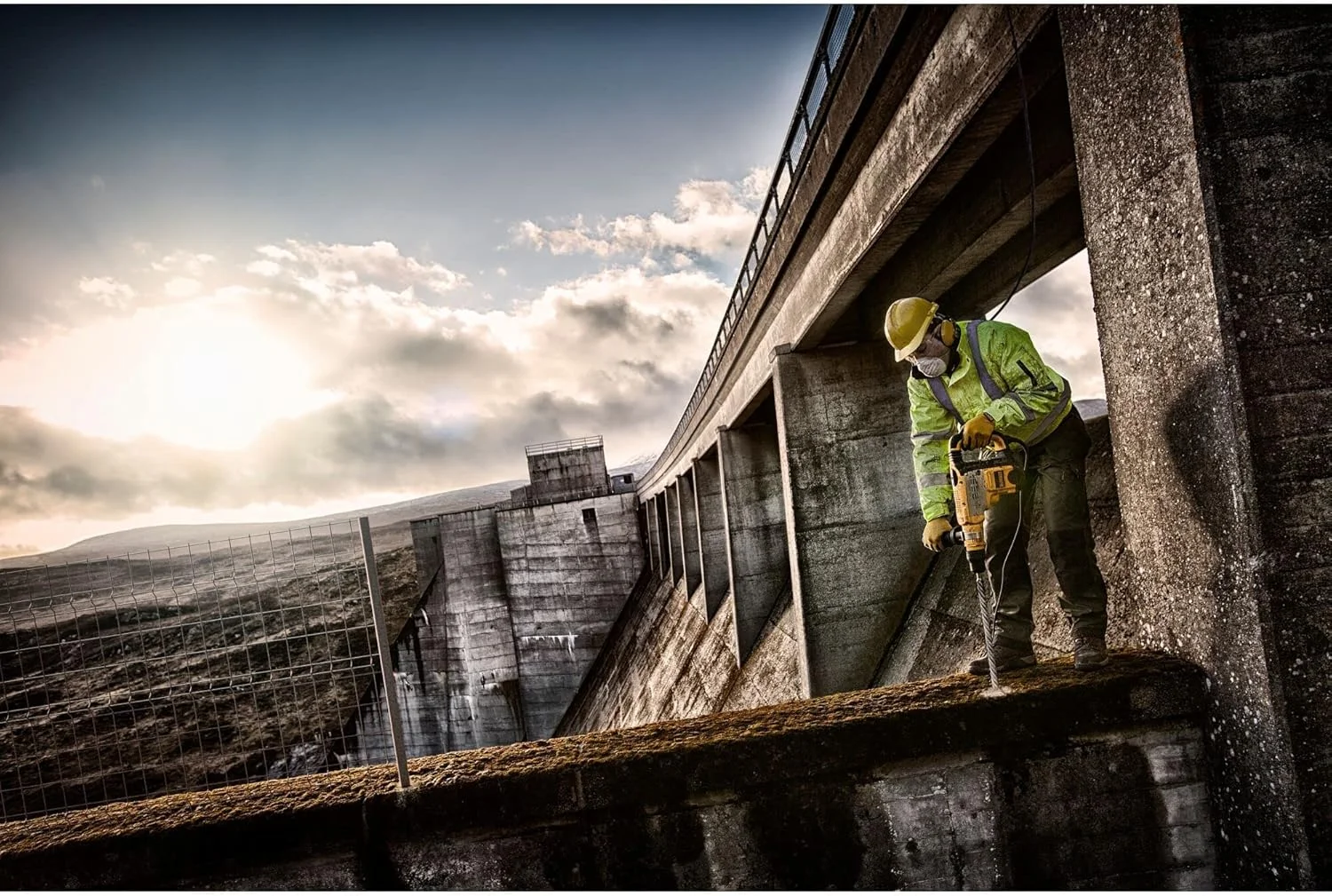 مته بتن کن چهارشیار DeWalt SDS MAX - مدل D26XL540XWL400XC4، زرد/مشکی، DT9428-QZ مته بتن کن چهارشیار DeWalt SDS MAX - مدل D26XL540XWL400XC4، زرد/مشکی، DT9428-QZ