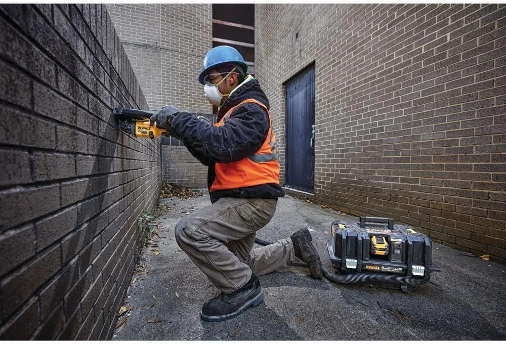 محافظ گرد و غبار فرز آهنگری DEWALT، مناسب برش و شیارزنی، 5 تا 6 اینچ (DWE46100)