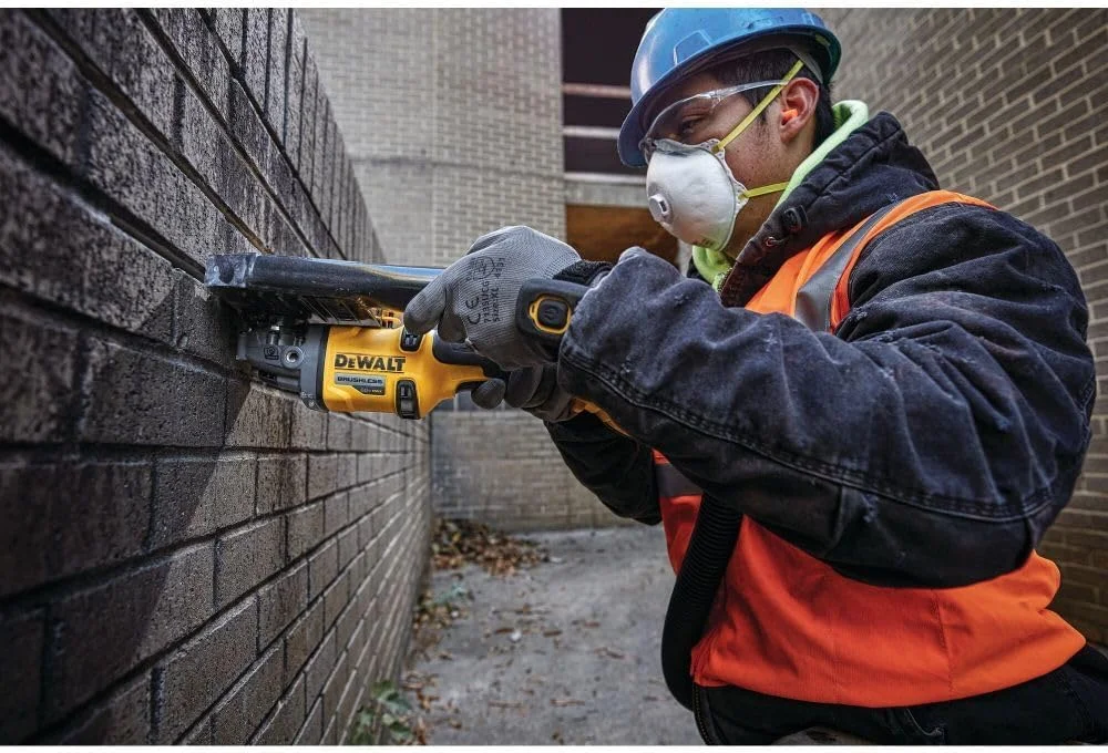 محافظ گرد و غبار فرز آهنگری DEWALT، مناسب برش و شیارزنی، 5 تا 6 اینچ (DWE46100)