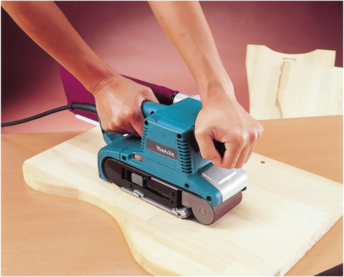 سنباده تسمه ای متغیر ماکیتا 9903 با موتور 8.8 آمپر و ابعاد 3 در 21 اینچ