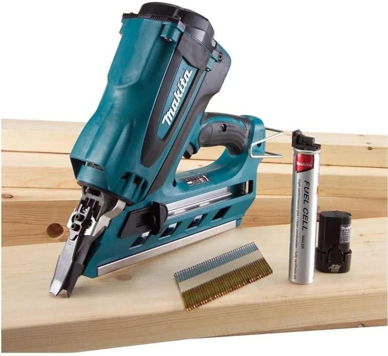 میخکوب گازی ماکیتا مدل GN900SE 7.2 ولت لیتیوم-یونی به همراه 2 عدد باتری 7.2 ولت و شارژر عرضه شده در جعبه حمل میخکوب گازی ماکیتا مدل GN900SE 7.2 ولت لیتیوم-یونی به همراه 2 عدد باتری 7.2 ولت و شارژر عرضه شده در جعبه حمل