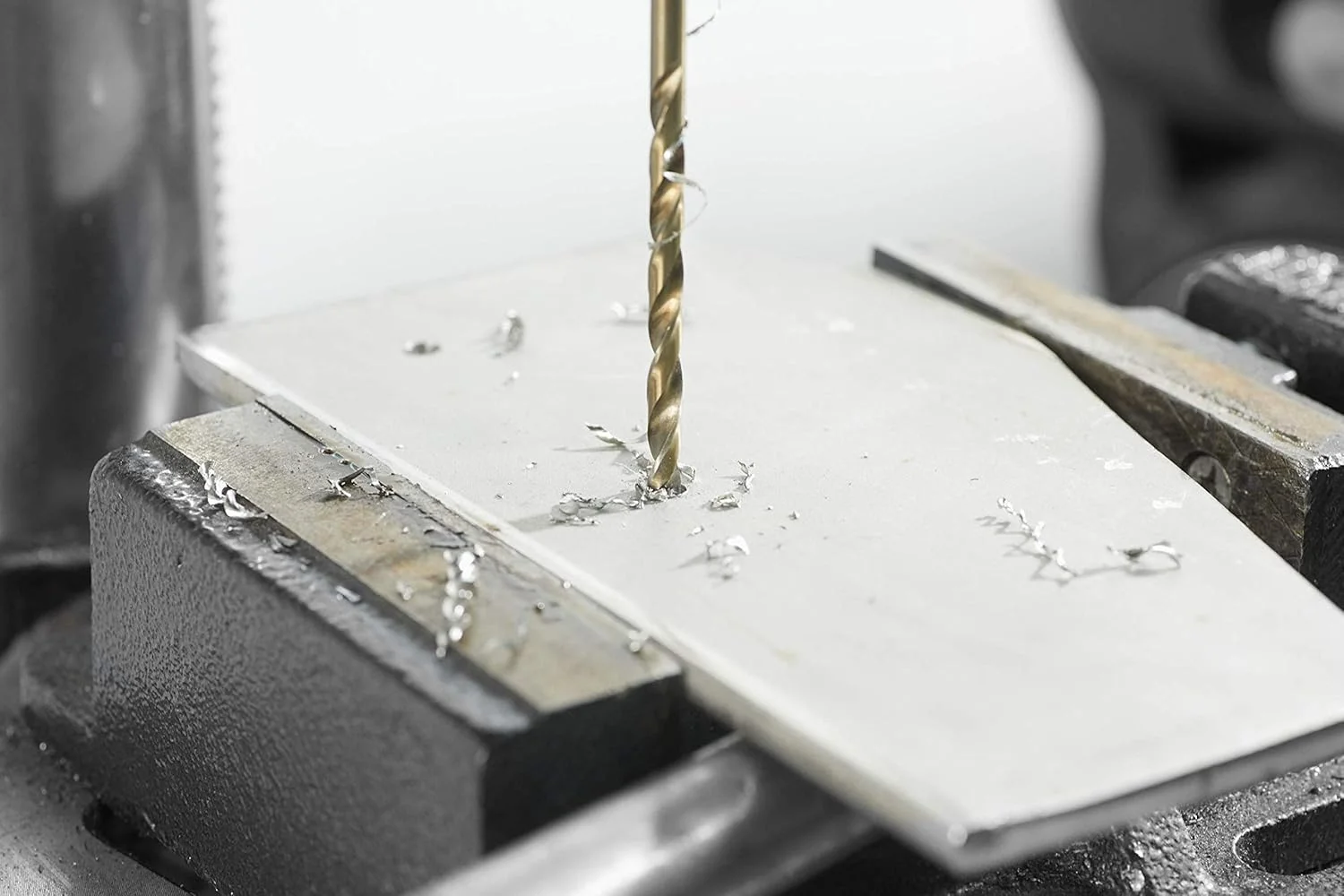 مته کبالت M42 بوش مدل CO2143B با سایز 1/4 اینچ در 4 اینچ مته کبالت M42 بوش مدل CO2143B با سایز 1/4 اینچ در 4 اینچ