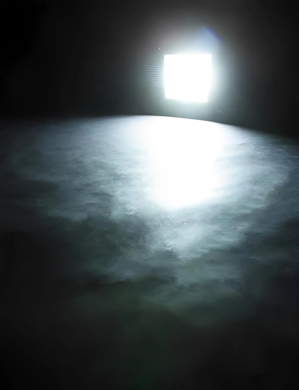 چراغ پروژکتور ال ای دی 2000 وات – معادل هالوژن 1800 وات | 220 ولت | 6500 کلوین سفید | ضد آب IP66 | مناسب برای کار در فضای باز، امنیت و نورافکن | روشنایی باغ، گاراژ، استخر چراغ پروژکتور ال ای دی 2000 وات – معادل هالوژن 1800 وات | 220 ولت | 6500 کلوین سفید | ضد آب IP66 | مناسب برای کار در فضای باز، امنیت و نورافکن | روشنایی باغ، گاراژ، استخر