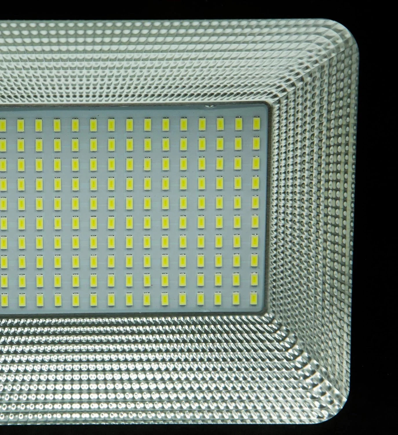 چراغ LED پرنور 200 وات MALI Sister-A مناسب فضای باز، معادل لامپ هالوژنی 1800 وات، 220 ولت، ضدآب IP66، روشنایی 18000 لومن، رنگ سفید 6500 کلوین، مناسب باغ، حیاط، انبار، بیلبورد و گاراژ