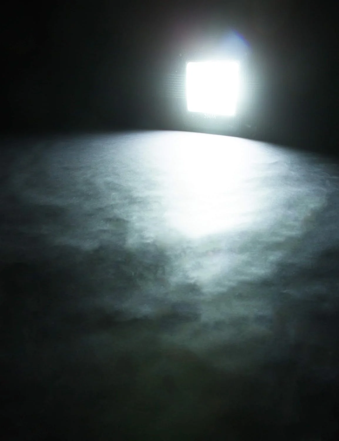 چراغ LED پرنور 200 وات MALI Sister-A مناسب فضای باز، معادل لامپ هالوژنی 1800 وات، 220 ولت، ضدآب IP66، روشنایی 18000 لومن، رنگ سفید 6500 کلوین، مناسب باغ، حیاط، انبار، بیلبورد و گاراژ