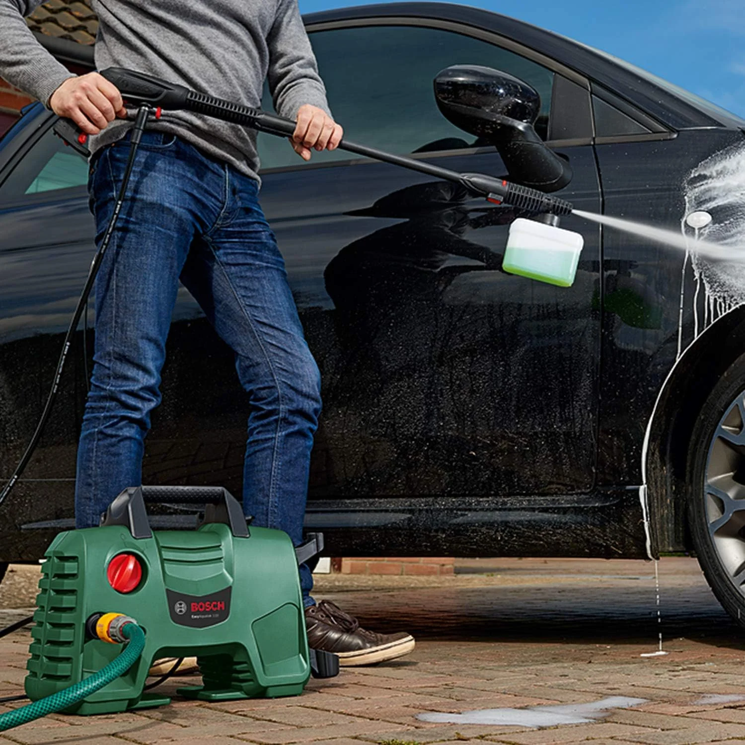 کارواش خانگی بوش مدل EasyAquatak 110 (دارای 3 نازل، تفنگی فشار قوی، فیلتر آب شفاف، کابل 5 متری، شلنگ 3 متری، کارتن، 1300 وات، فشار: 110 بار، حداکثر جریان آب: 330 لیتر در ساعت)