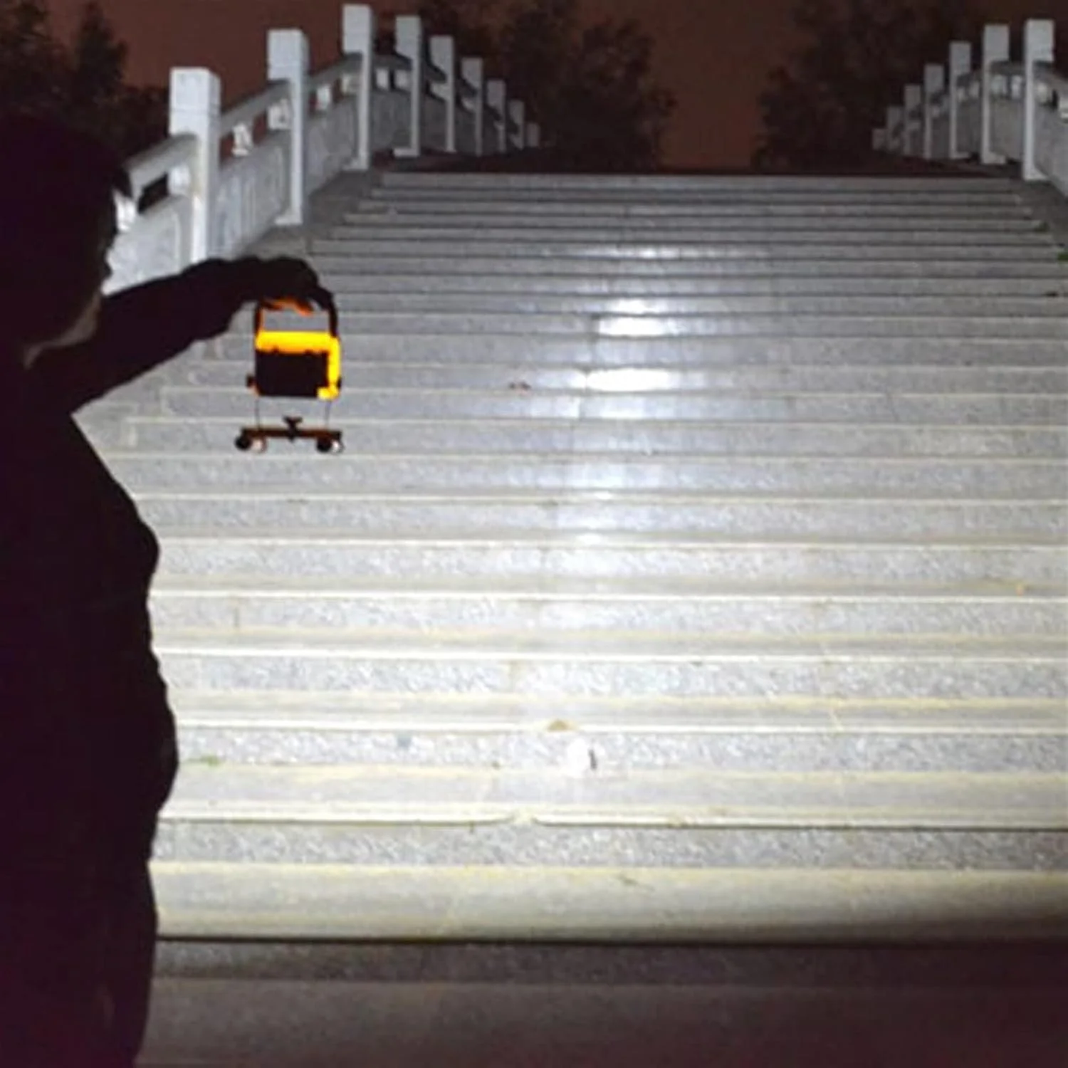 چراغ نورافکن LED قابل حمل شارژی، چراغ کار، چراغ کمپینگ، نورافکن پروژکتوری شارژی با باتری 18650 چراغ نورافکن LED قابل حمل شارژی، چراغ کار، چراغ کمپینگ، نورافکن پروژکتوری شارژی با باتری 18650