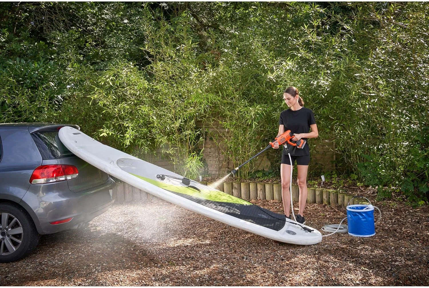 شیلنگ ورودی و آداپتور Black & Decker BZOIHK2-XJ (برای کارواش شارژی، برای استخراج انعطاف پذیر آب از سطل، حوضچه، بشکه باران یا سایر مخازن) چند رنگ