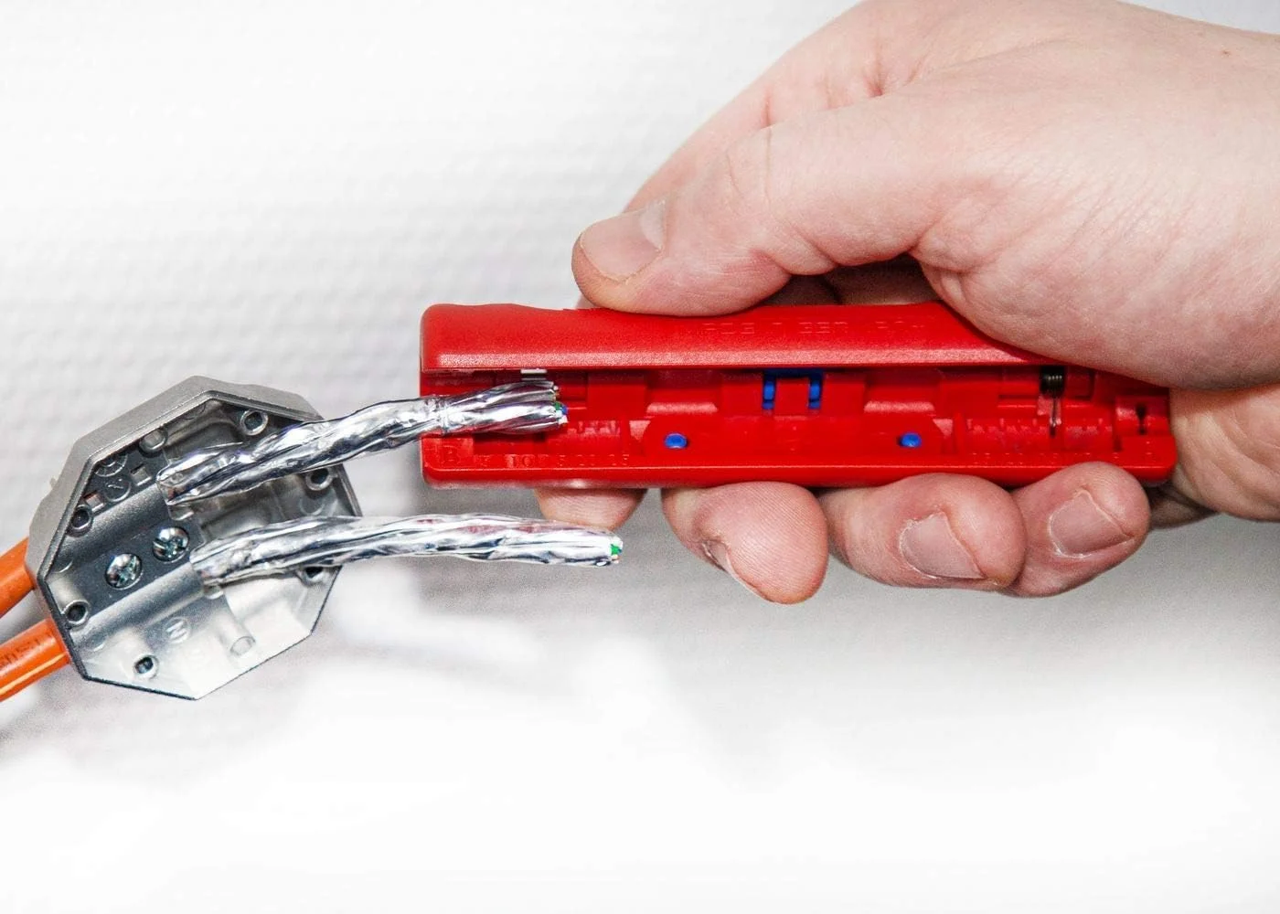 ابزار لخت کن وایکان مدل No.2 Cat | مناسب برای لخت کردن کابل های دیتا PVC و کابل های گرد ابزار لخت کن وایکان مدل No.2 Cat | مناسب برای لخت کردن کابل های دیتا PVC و کابل های گرد