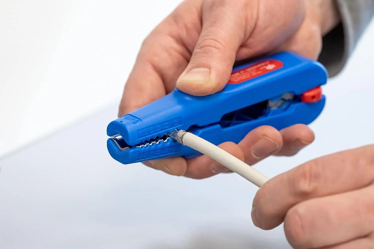 سیم لخت کن چند منظوره وایکان مدل 400 | برای لخت کردن و جداسازی کابل ها و سیم ها، آبی|قرمز، 155 میلی متر سیم لخت کن چند منظوره وایکان مدل 400 | برای لخت کردن و جداسازی کابل ها و سیم ها، آبی|قرمز، 155 میلی متر