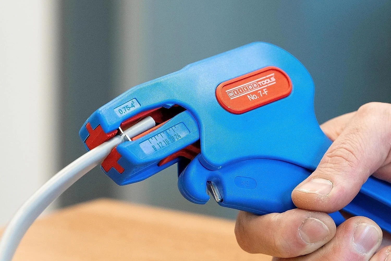 سیم لخت کن وایکان مدل No. 7-F برای کابل تخت | لخت کردن سیم از 0.75 تا 4.0 میلی متر مربع (18-11 AWG) | سیم لخت کن با سیم چین جانبی تا قطر 3.0 میلی متر، تک سایز سیم لخت کن وایکان مدل No. 7-F برای کابل تخت | لخت کردن سیم از 0.75 تا 4.0 میلی متر مربع (18-11 AWG) | سیم لخت کن با سیم چین جانبی تا قطر 3.0 میلی متر، تک سایز