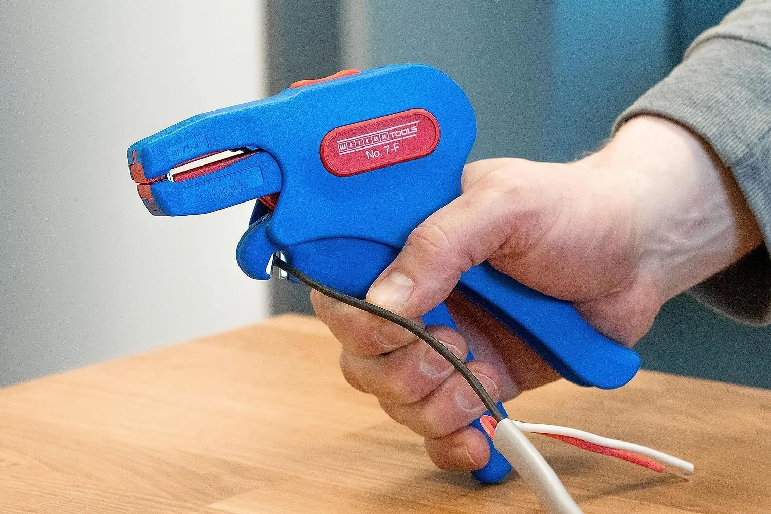 سیم لخت کن وایکان مدل No. 7-F برای کابل تخت | لخت کردن سیم از 0.75 تا 4.0 میلی متر مربع (18-11 AWG) | سیم لخت کن با سیم چین جانبی تا قطر 3.0 میلی متر، تک سایز سیم لخت کن وایکان مدل No. 7-F برای کابل تخت | لخت کردن سیم از 0.75 تا 4.0 میلی متر مربع (18-11 AWG) | سیم لخت کن با سیم چین جانبی تا قطر 3.0 میلی متر، تک سایز