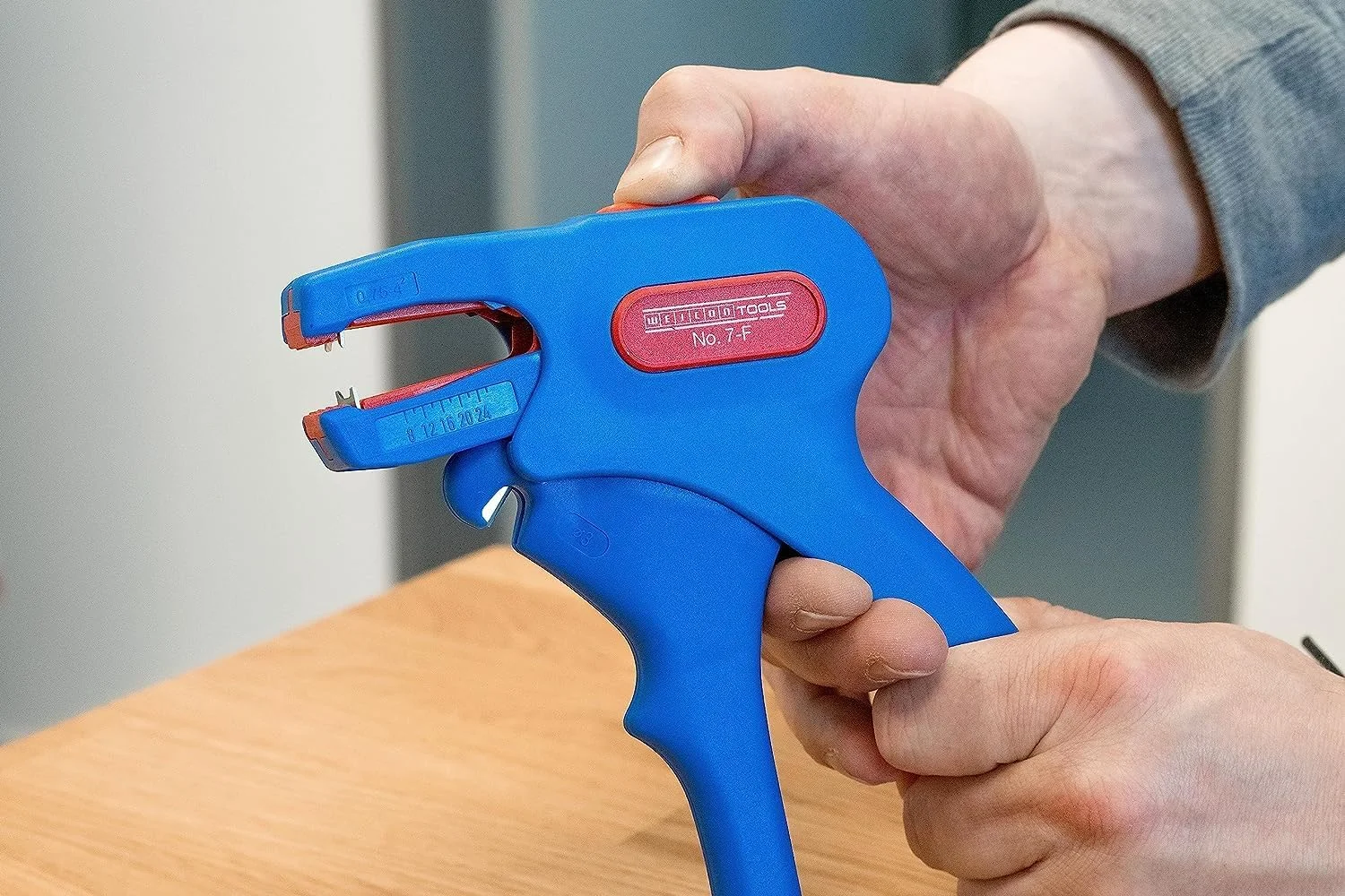 سیم لخت کن وایکان مدل No. 7-F برای کابل تخت | لخت کردن سیم از 0.75 تا 4.0 میلی متر مربع (18-11 AWG) | سیم لخت کن با سیم چین جانبی تا قطر 3.0 میلی متر، تک سایز سیم لخت کن وایکان مدل No. 7-F برای کابل تخت | لخت کردن سیم از 0.75 تا 4.0 میلی متر مربع (18-11 AWG) | سیم لخت کن با سیم چین جانبی تا قطر 3.0 میلی متر، تک سایز