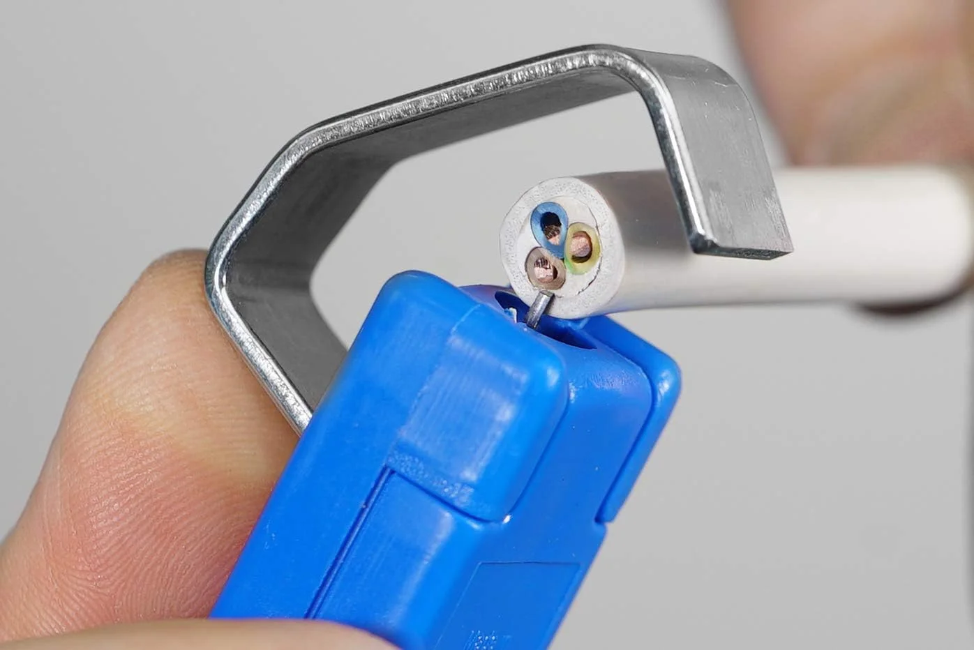 ابزار لخت کن کابل WEICON مدل C 8 - 27 | ابزار لخت کن برای کابل های بین 8 تا 27 میلی متر ابزار لخت کن کابل WEICON مدل C 8 - 27 | ابزار لخت کن برای کابل های بین 8 تا 27 میلی متر