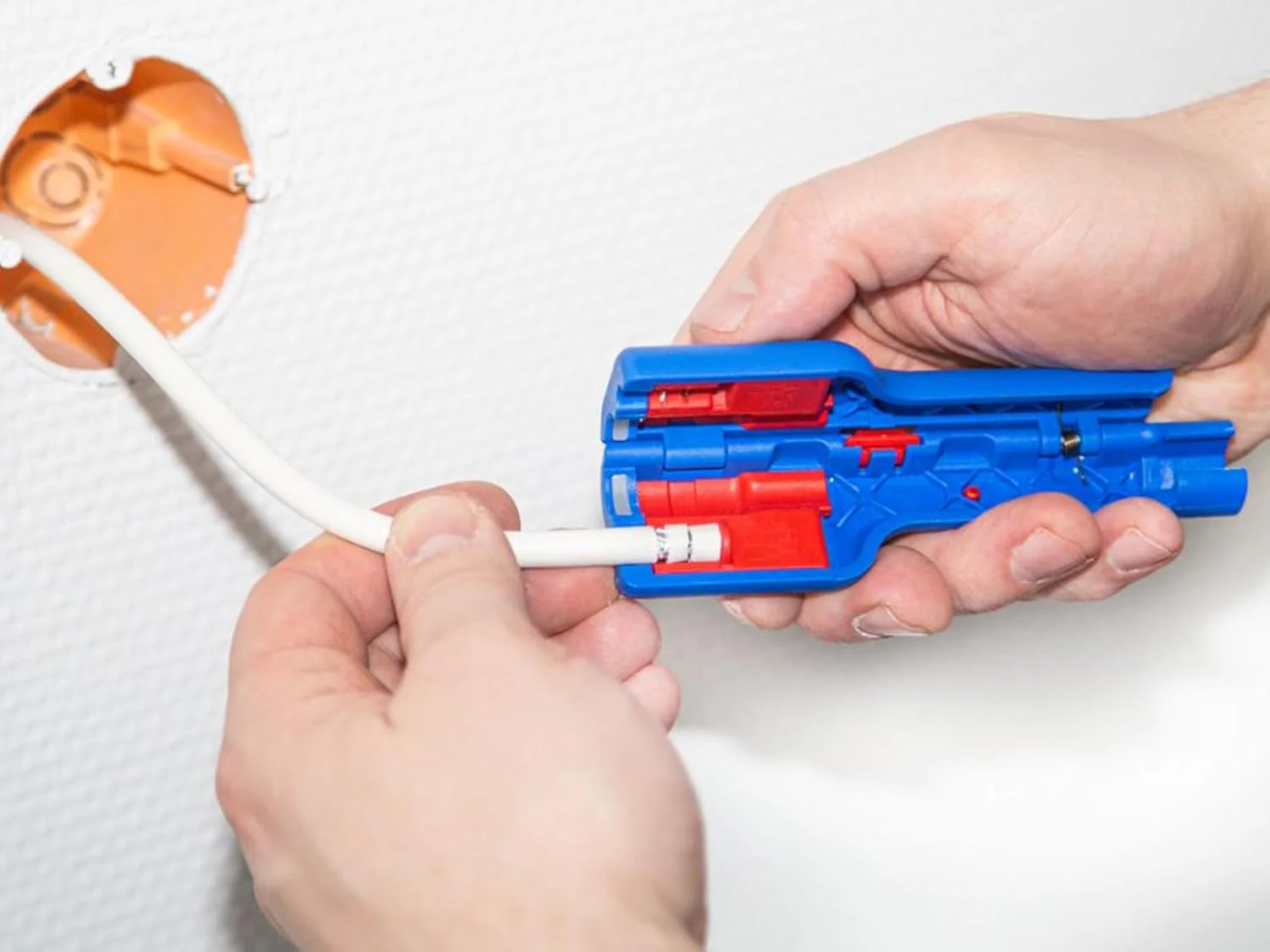 ابزار لخت کن کابل کواکسیال WEICON TOOLS شماره 1 F Plus برای کانکتورهای پیچی F | ابزار لخت کردن کابل کواکسیال، کابل آنتن و غیره، آبی ابزار لخت کن کابل کواکسیال WEICON TOOLS شماره 1 F Plus برای کانکتورهای پیچی F | ابزار لخت کردن کابل کواکسیال، کابل آنتن و غیره، آبی