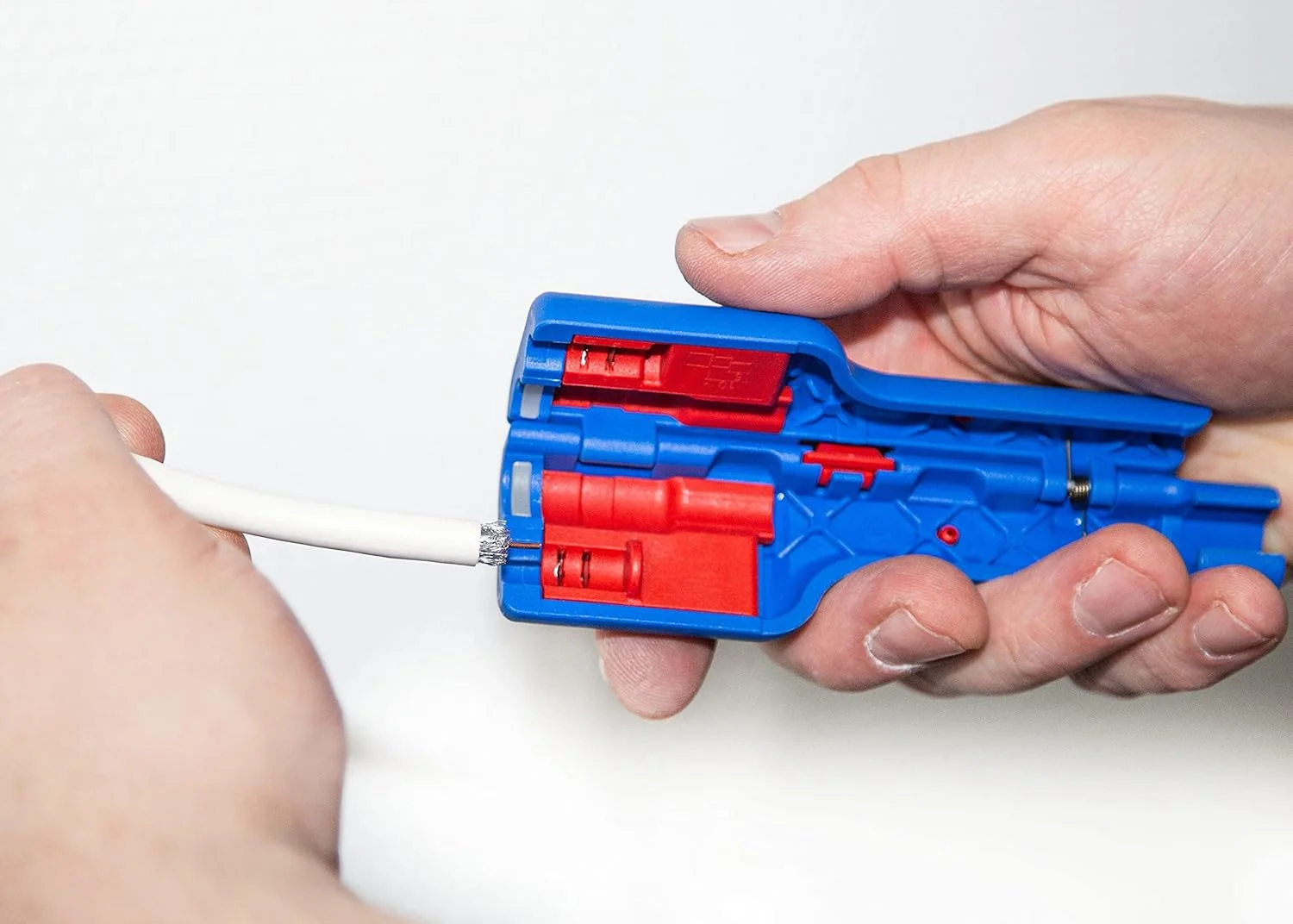 ابزار لخت کن کابل کواکسیال WEICON TOOLS شماره 1 F Plus برای کانکتورهای پیچی F | ابزار لخت کردن کابل کواکسیال، کابل آنتن و غیره، آبی ابزار لخت کن کابل کواکسیال WEICON TOOLS شماره 1 F Plus برای کانکتورهای پیچی F | ابزار لخت کردن کابل کواکسیال، کابل آنتن و غیره، آبی