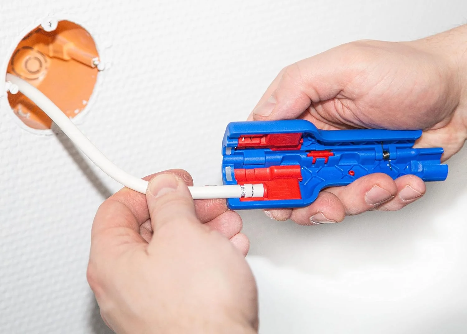 ابزار لخت کن کابل کواکسیال WEICON TOOLS شماره 1 F Plus برای کانکتورهای پیچی F | ابزار لخت کردن کابل کواکسیال، کابل آنتن و غیره، آبی ابزار لخت کن کابل کواکسیال WEICON TOOLS شماره 1 F Plus برای کانکتورهای پیچی F | ابزار لخت کردن کابل کواکسیال، کابل آنتن و غیره، آبی