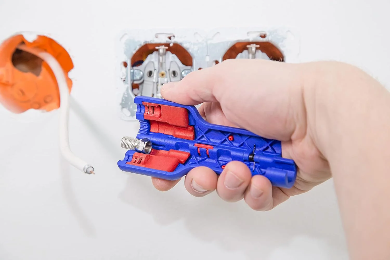 ابزار لخت کن کابل کواکسیال WEICON TOOLS شماره 1 F Plus برای کانکتورهای پیچی F | ابزار لخت کردن کابل کواکسیال، کابل آنتن و غیره، آبی ابزار لخت کن کابل کواکسیال WEICON TOOLS شماره 1 F Plus برای کانکتورهای پیچی F | ابزار لخت کردن کابل کواکسیال، کابل آنتن و غیره، آبی