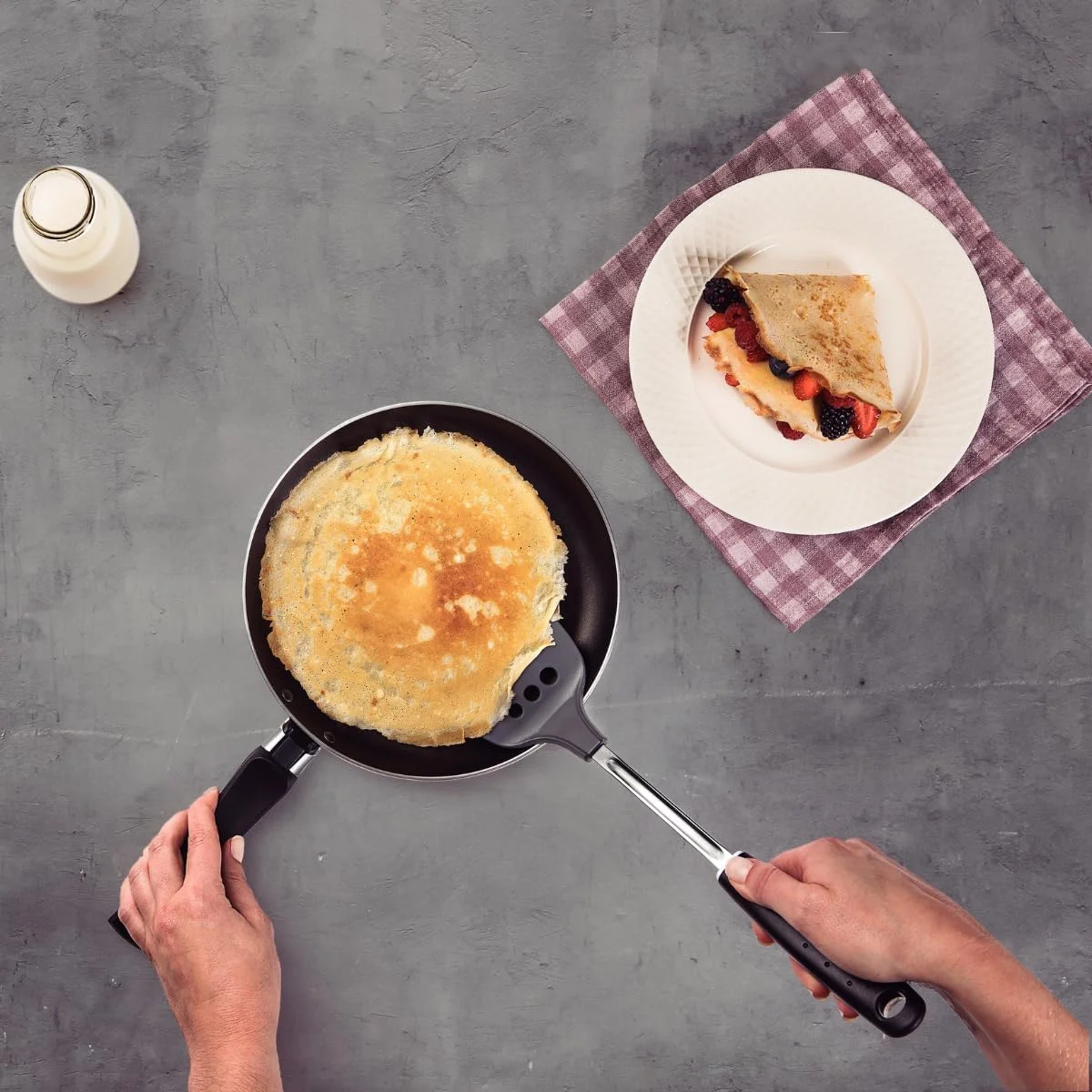 کفگیر ترامونتینا مدل Utilita با دسته مشکی کفگیر ترامونتینا مدل Utilita با دسته مشکی