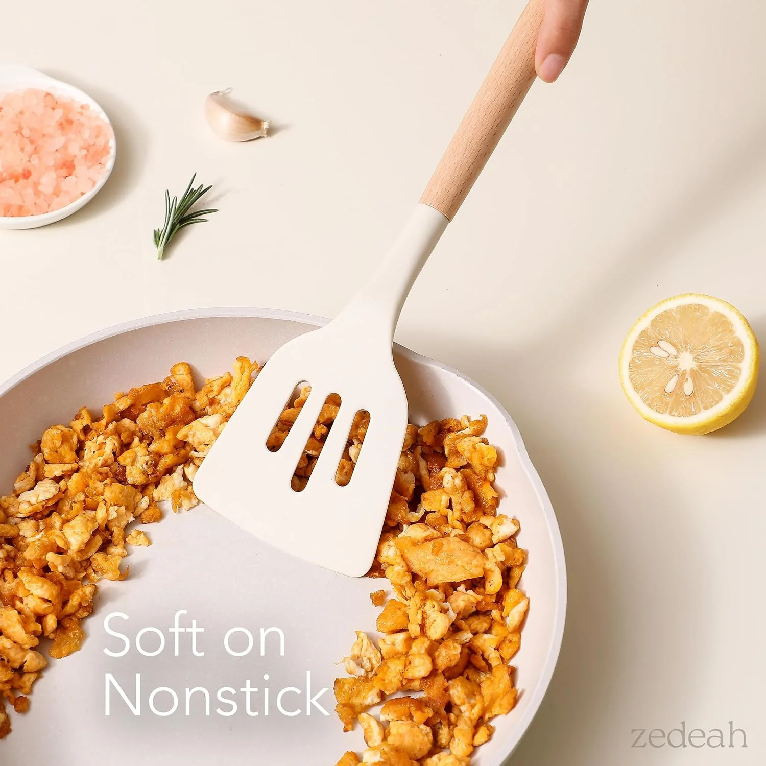 ست ۱۱ تکه لوازم آشپزخانه سیلیکونی شامل کفگیر، انبر، همزن، برگردان و ملاقه – مقاوم در برابر حرارت، ابزار آشپزی بدون خراش با دسته های چوبی، قابل شستشو در ماشین ظرفشویی، بدون BPA (بژ)